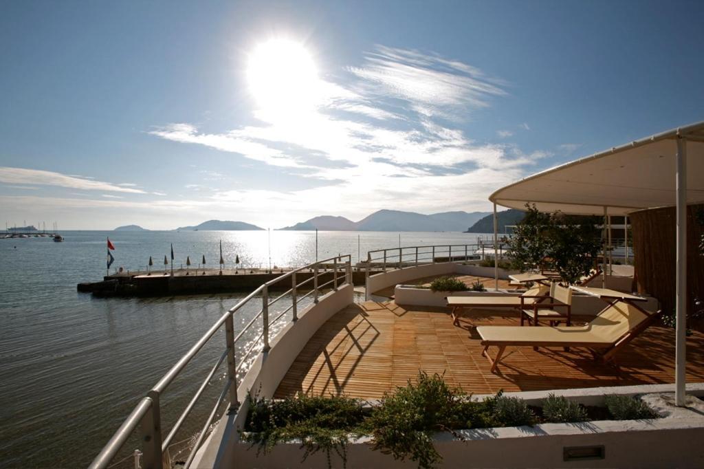 Piccolo Hotel Del Lido Леричі Екстер'єр фото