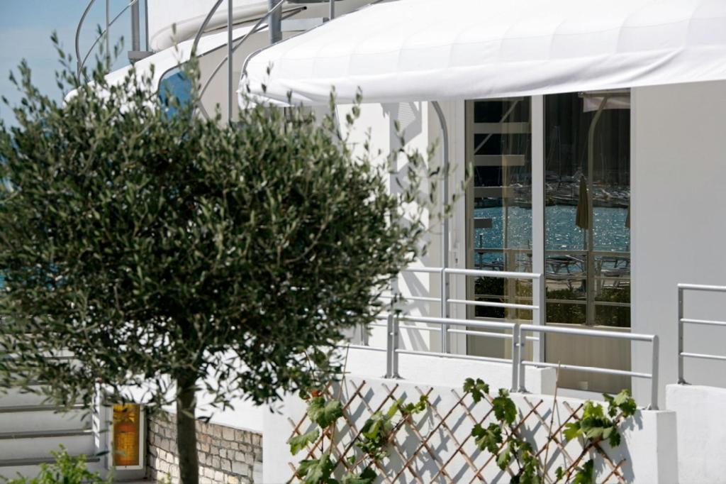 Piccolo Hotel Del Lido Леричі Екстер'єр фото