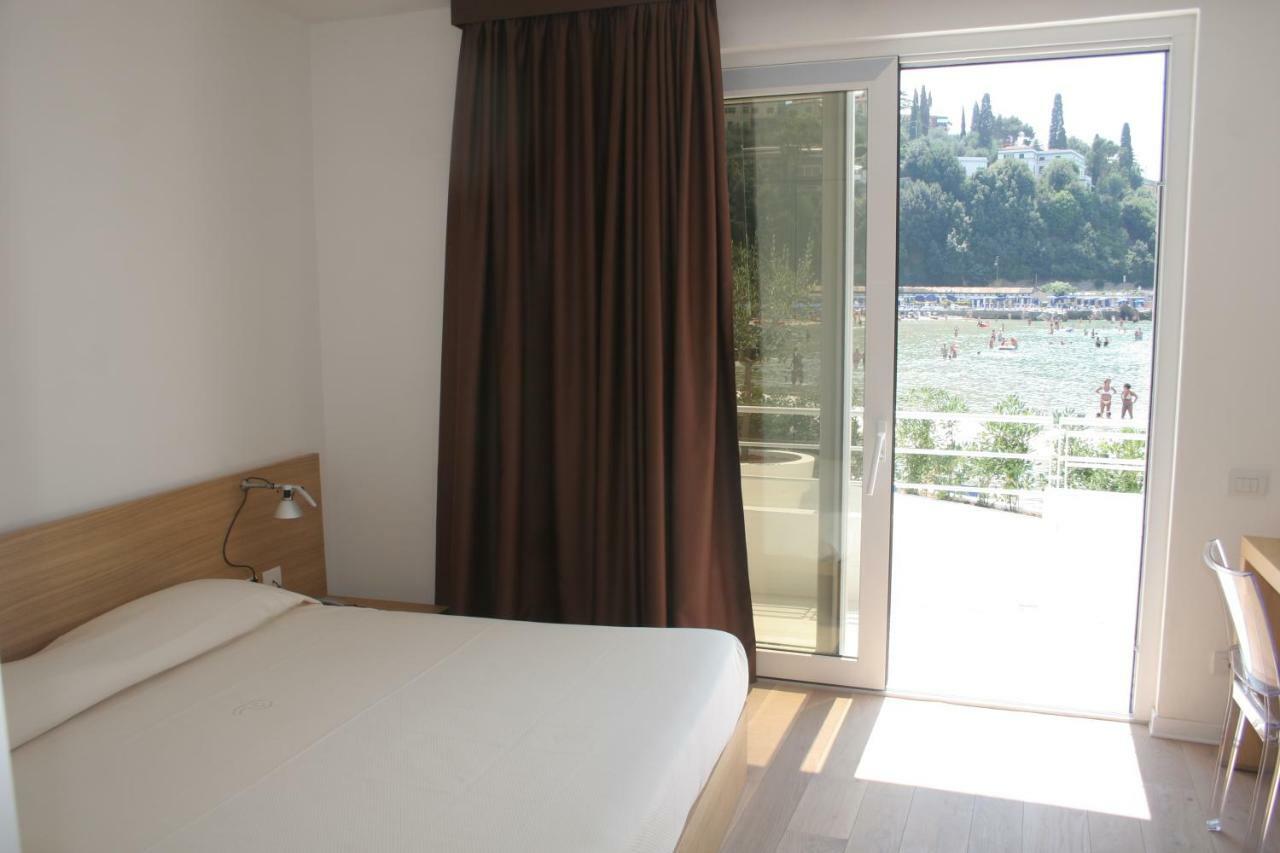 Piccolo Hotel Del Lido Леричі Екстер'єр фото